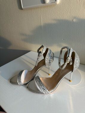 Annaili Silver Sparkle Ankle-Strap Heels - Women Size 5.5